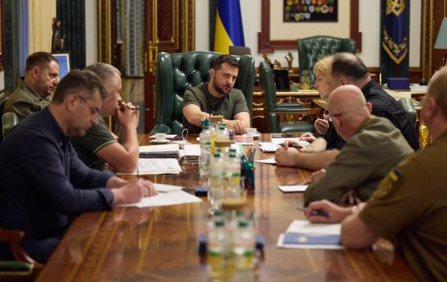 Зеленський провів нараду напередодні засідання Ради Україна-НАТО
