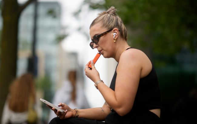 Заборона продажу та штрафи за куріння електронних цигарок: в Україні вводять нові обмеження