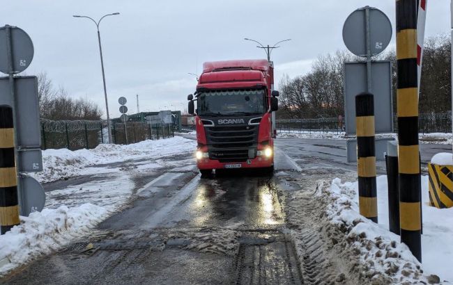 На кордоні України з Польщею відновили стабільний рух вантажівок, - Кубраков